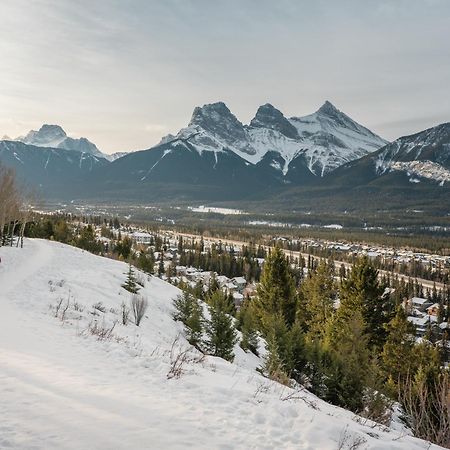 A Bear And Bison Country Inn Canmore Esterno foto