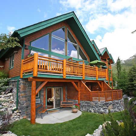 A Bear And Bison Country Inn Canmore Esterno foto