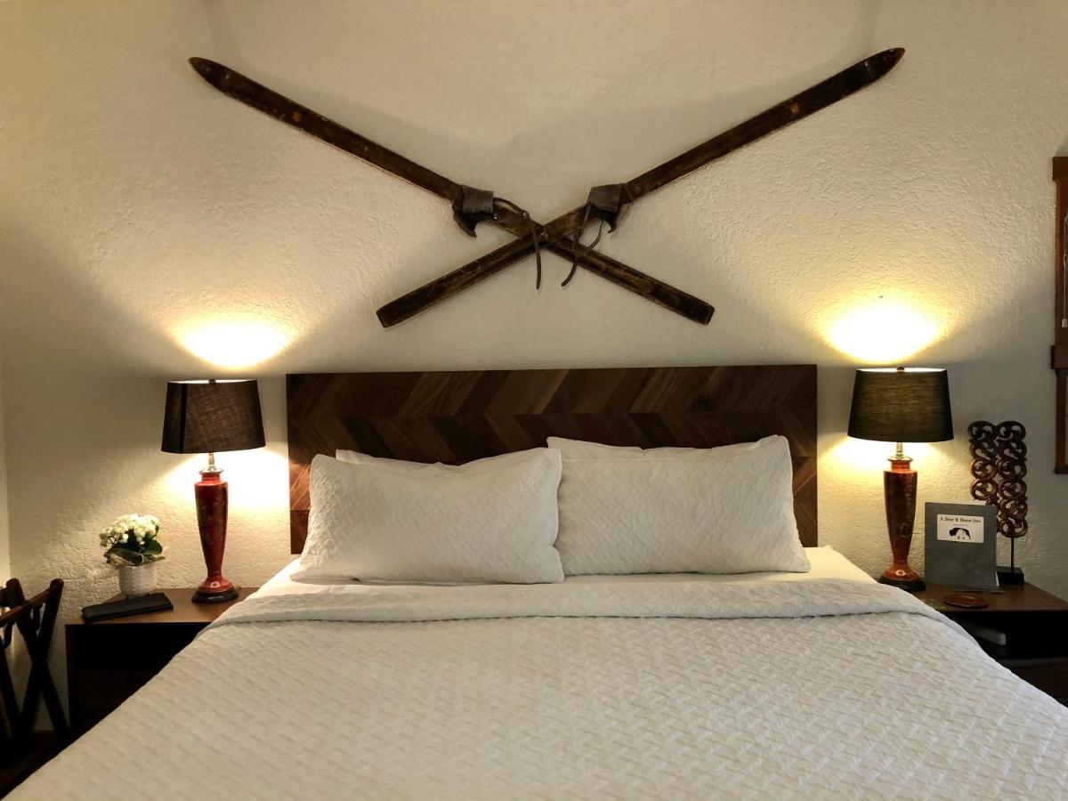 A Bear And Bison Country Inn Canmore Esterno foto