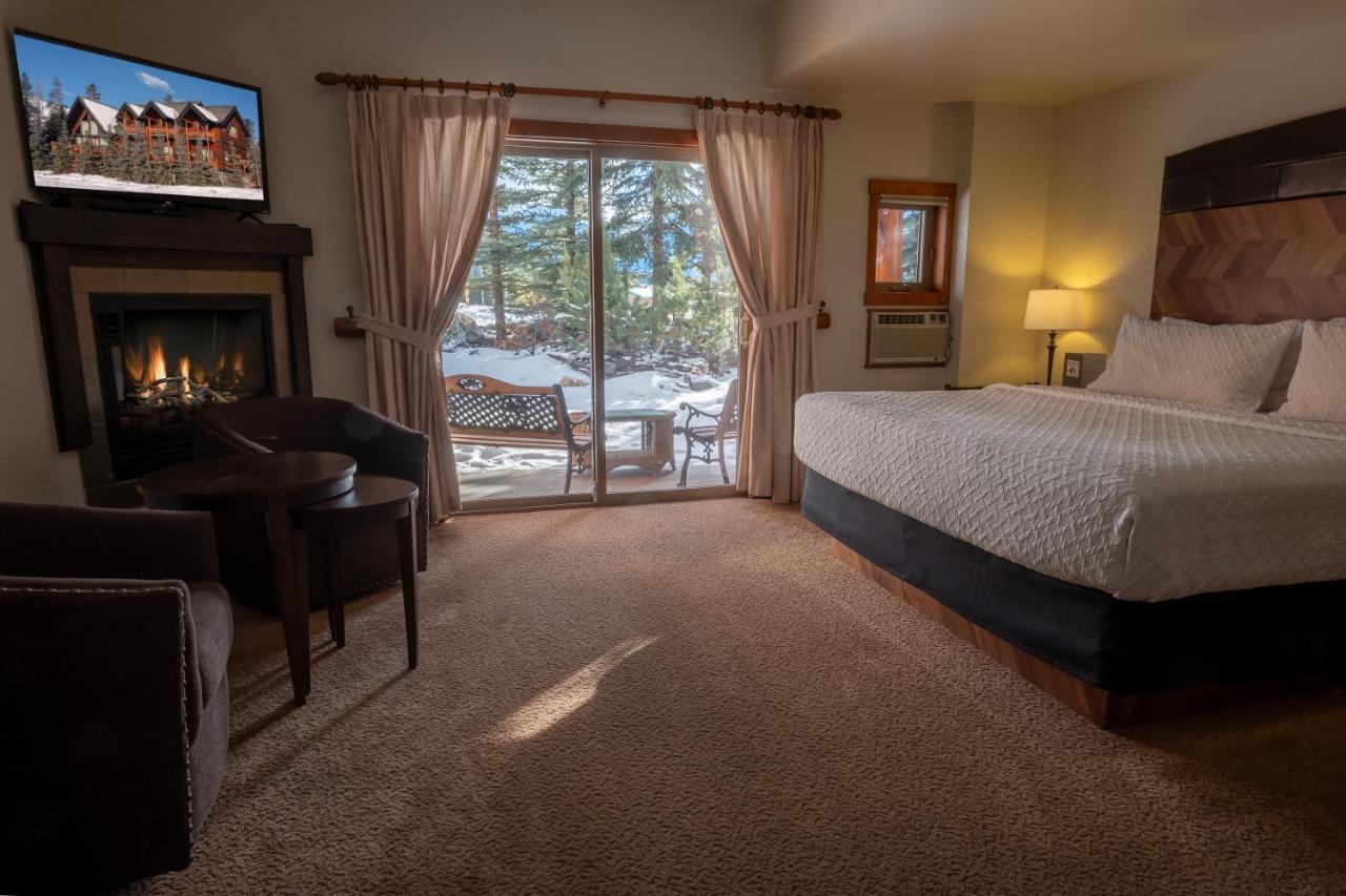 A Bear And Bison Country Inn Canmore Esterno foto