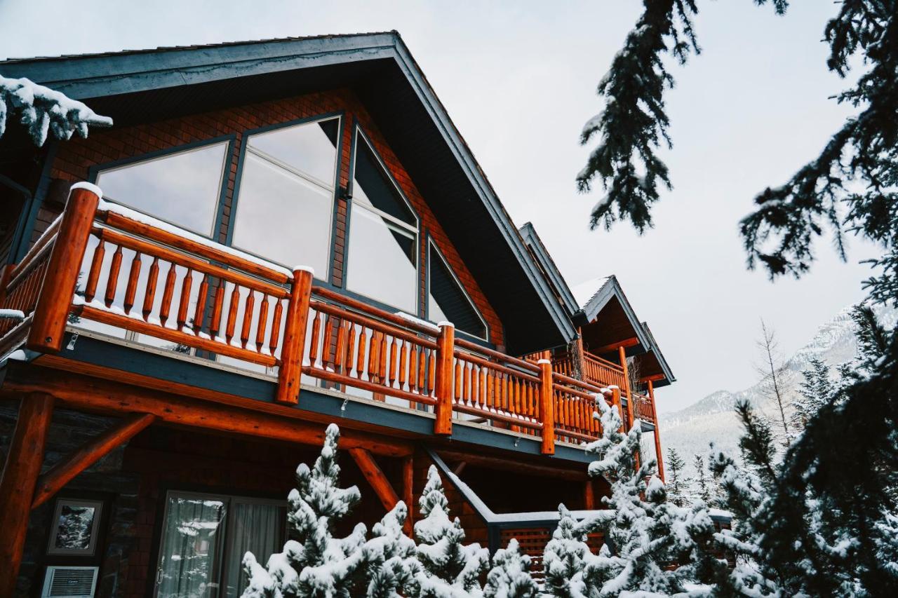 A Bear And Bison Country Inn Canmore Esterno foto