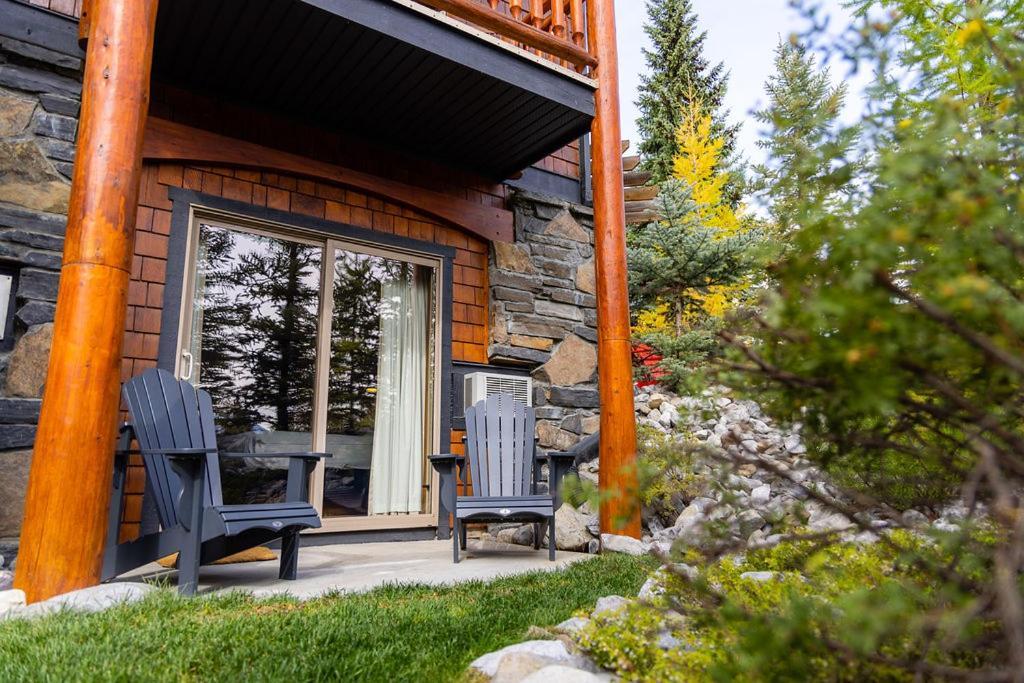 A Bear And Bison Country Inn Canmore Esterno foto