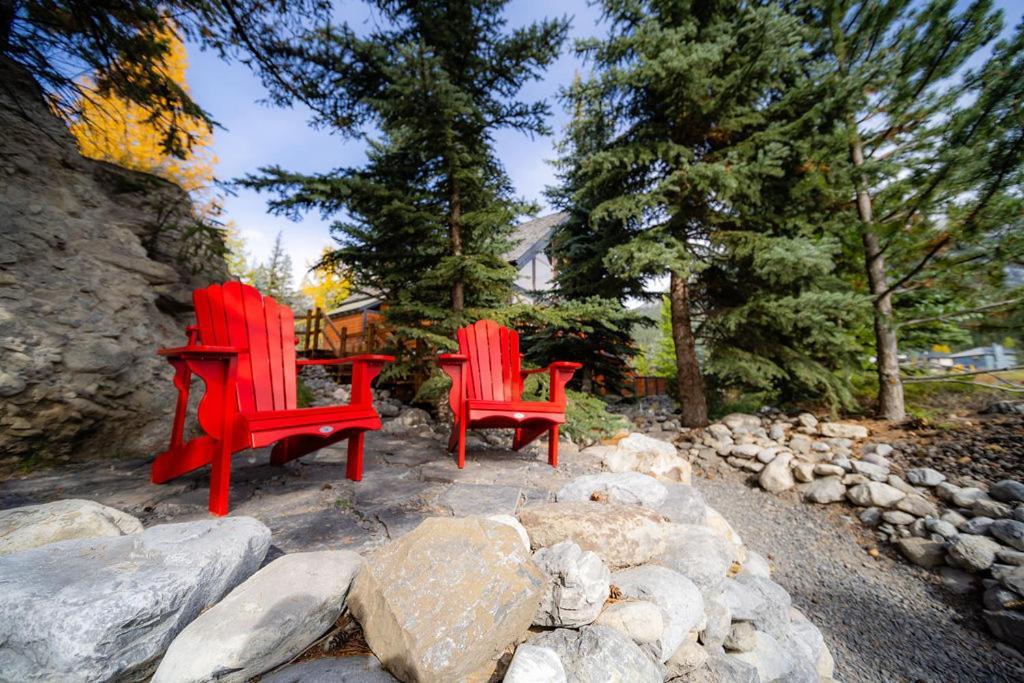 A Bear And Bison Country Inn Canmore Esterno foto
