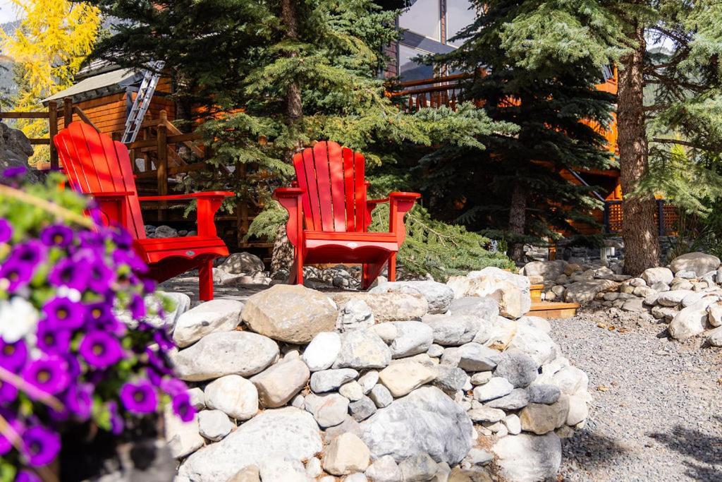 A Bear And Bison Country Inn Canmore Esterno foto