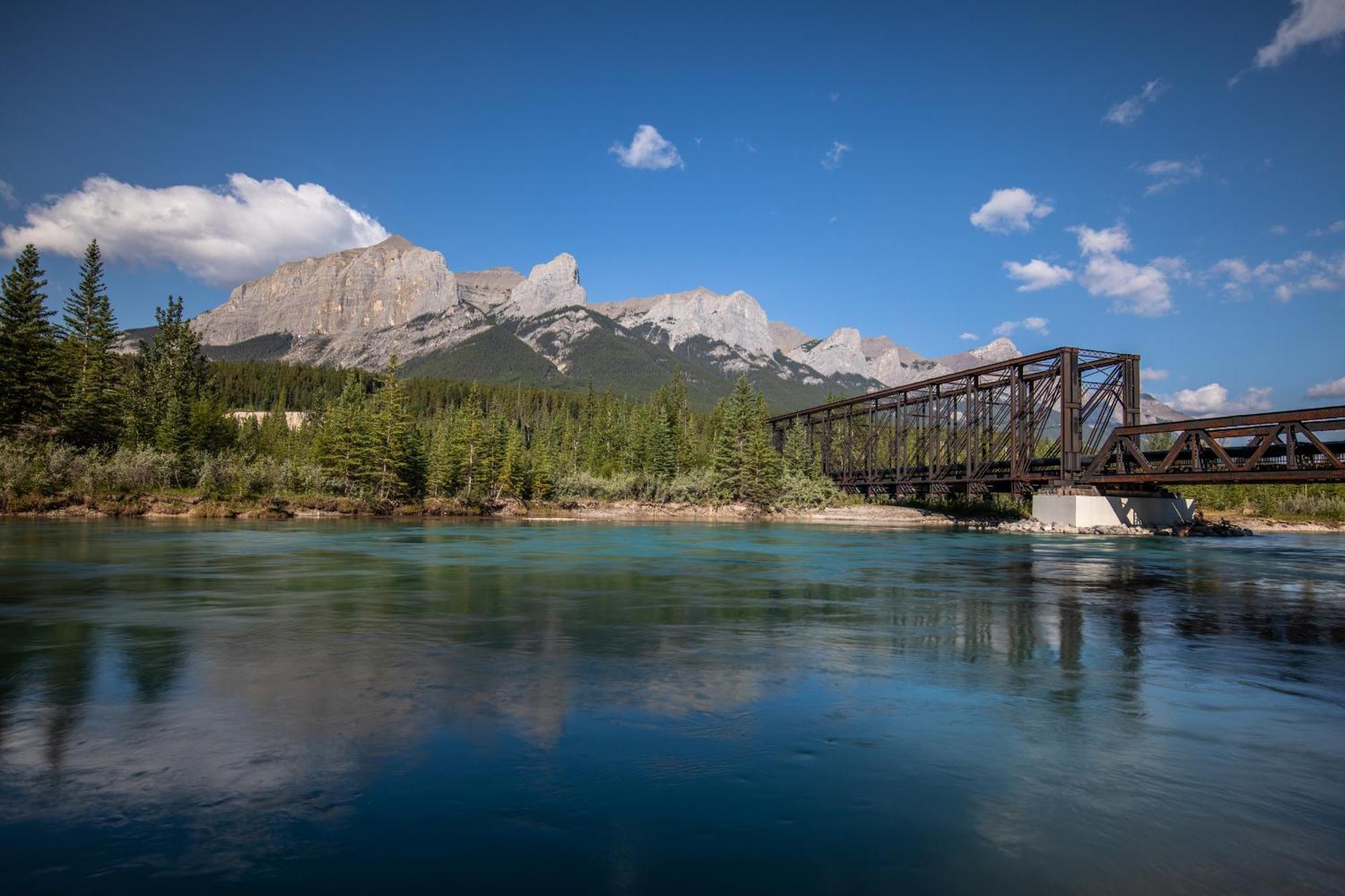 A Bear And Bison Country Inn Canmore Esterno foto