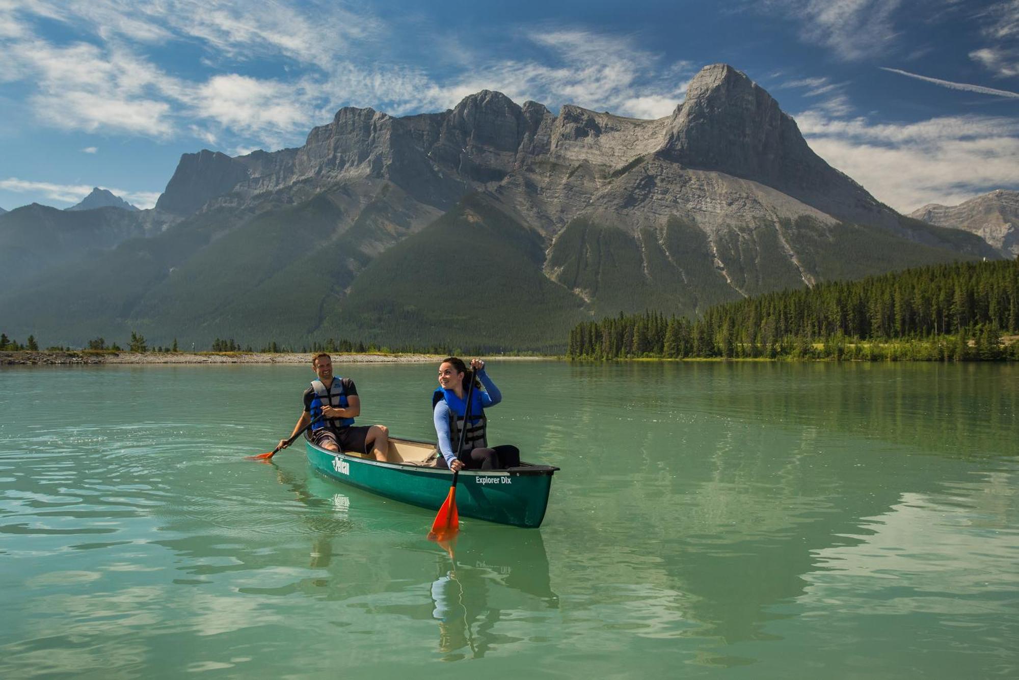 A Bear And Bison Country Inn Canmore Esterno foto