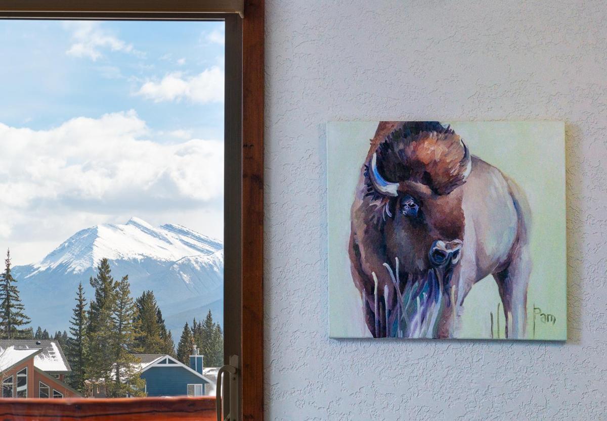 A Bear And Bison Country Inn Canmore Esterno foto