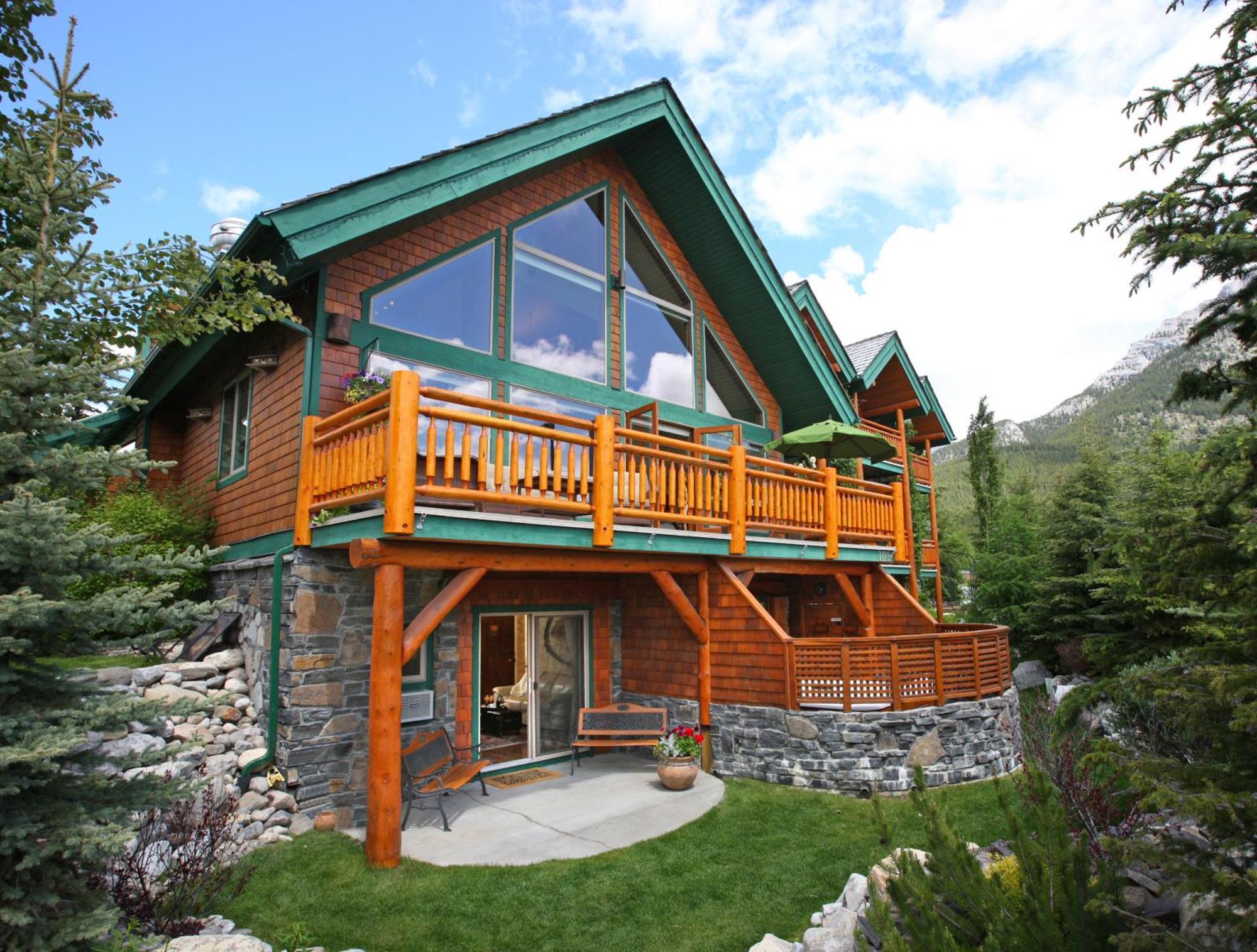 A Bear And Bison Country Inn Canmore Esterno foto